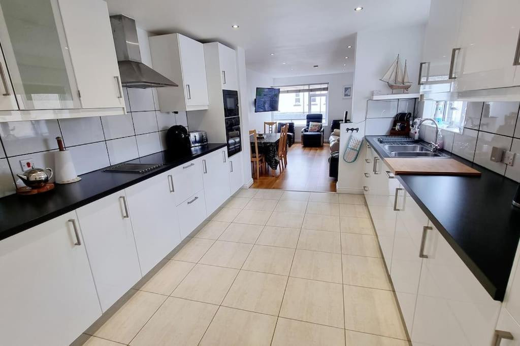 Causeway97 Townhouse Villa Портръш Екстериор снимка